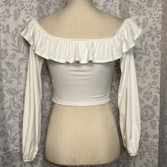 Off the Shoulder Crop Too - Picture 2 of 3